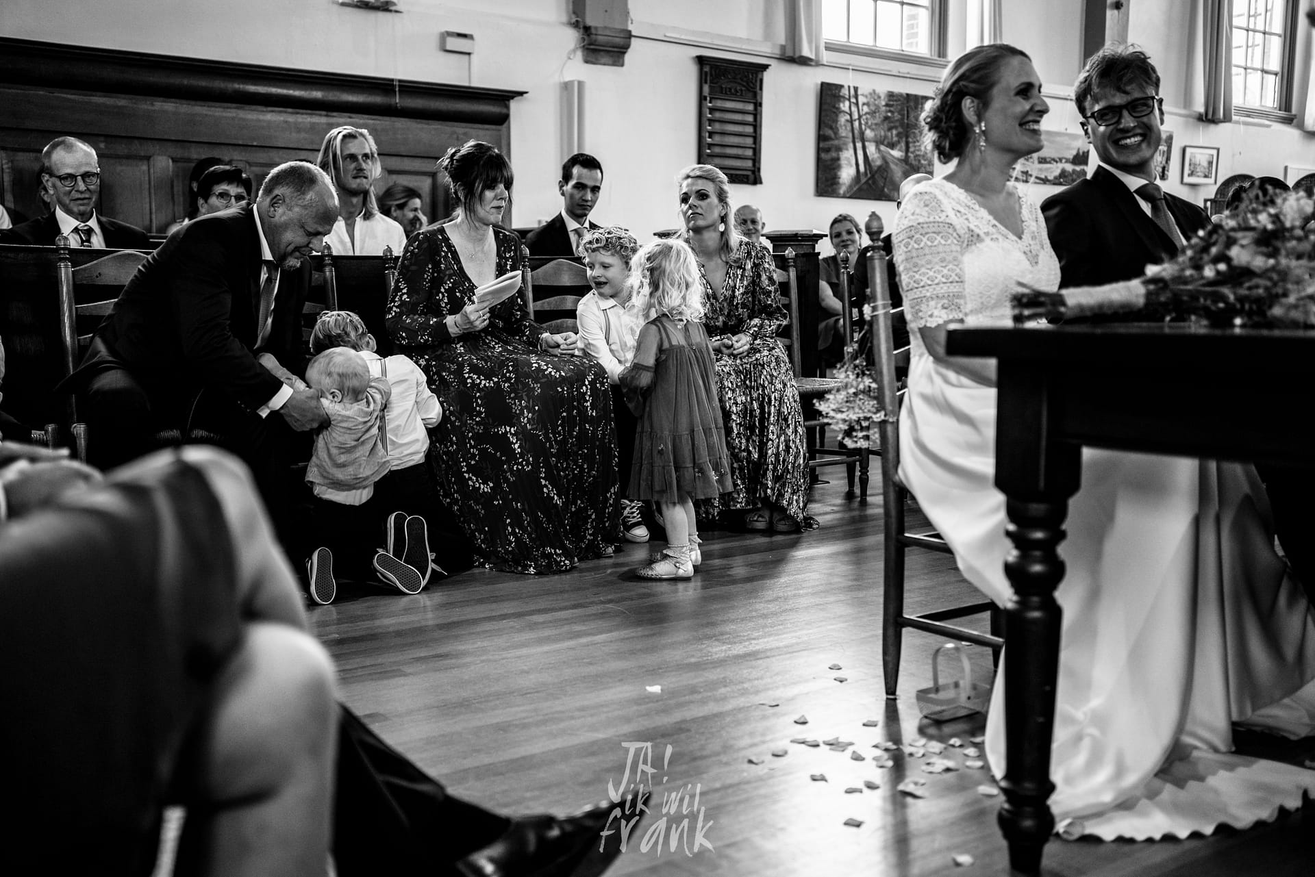 kinderen tijdens kerkdienst